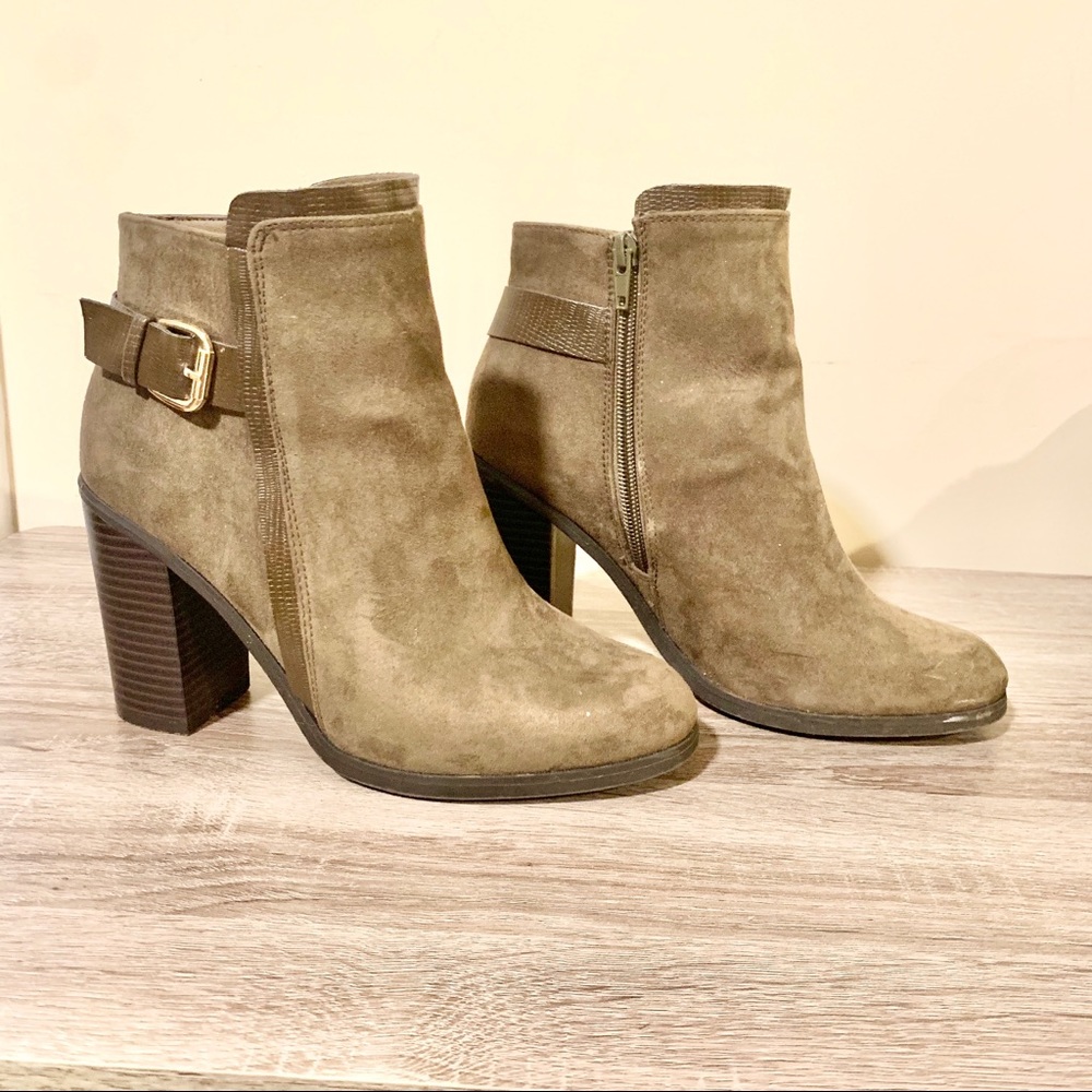 Shoedazzle brown heeled booties